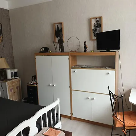 Chambre Equipee Calme Chez Fred Gorron Exterior photo